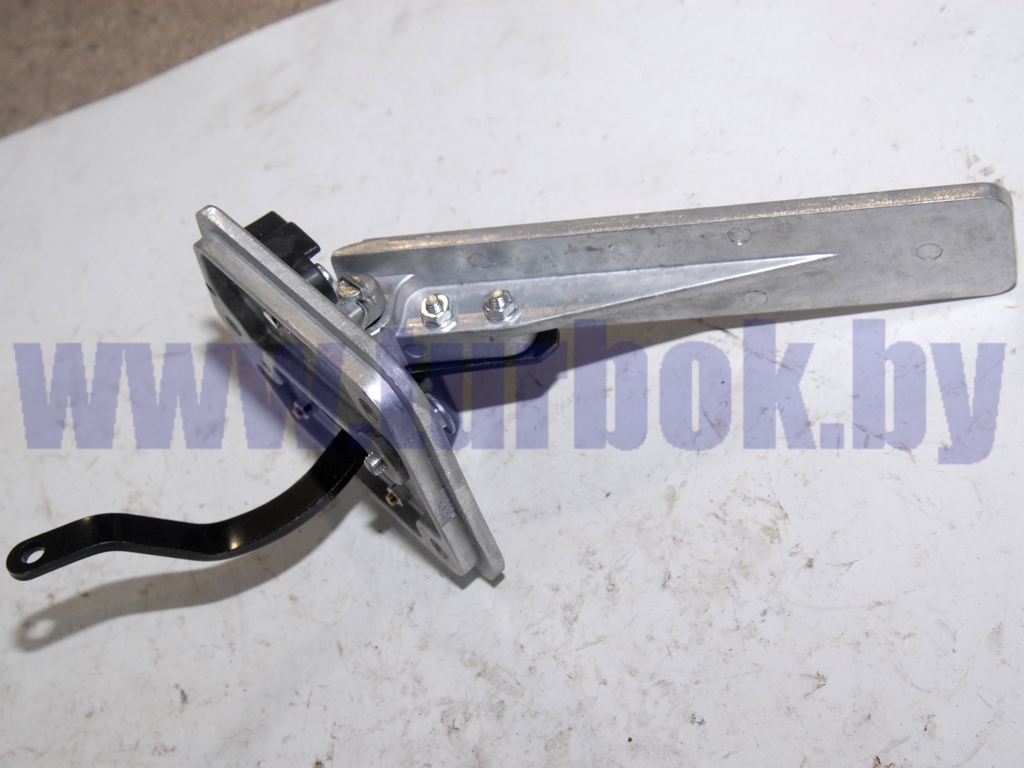 Педаль газа со втулкой, рычагом и кронштейном